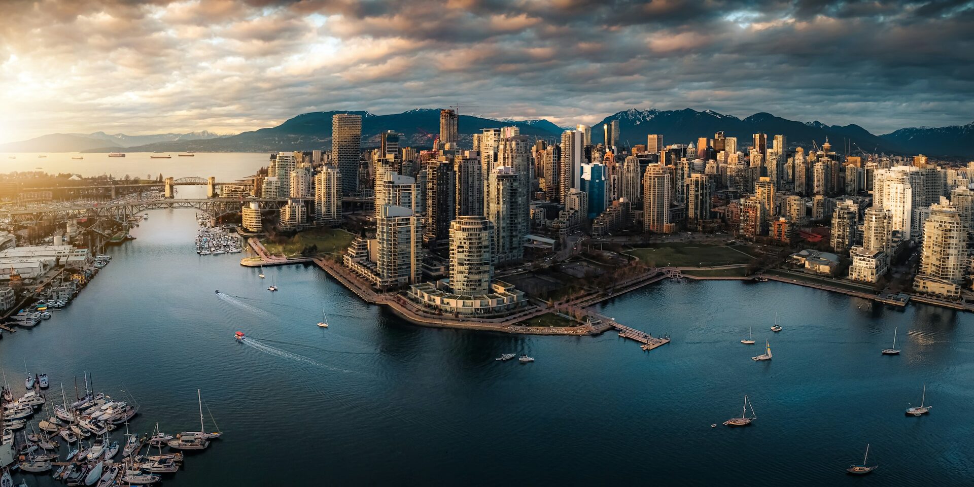 Five Key Differences Between US and Canadian Real Estate Markets